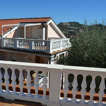 Attic With Beautiful Sea View Semesterbostad Imperia